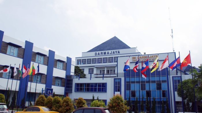 IIB Darmajaya Lampung